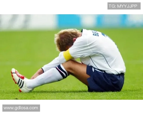 猜足球明星的背后故事 揭秘这些传奇球星的成长与辉煌之路